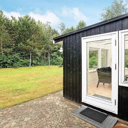 6 Person In Hals-by Traum Hals